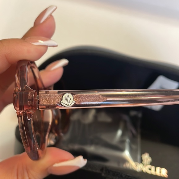 Moncler Rose Round Sunglasses - Picture 3 of 4